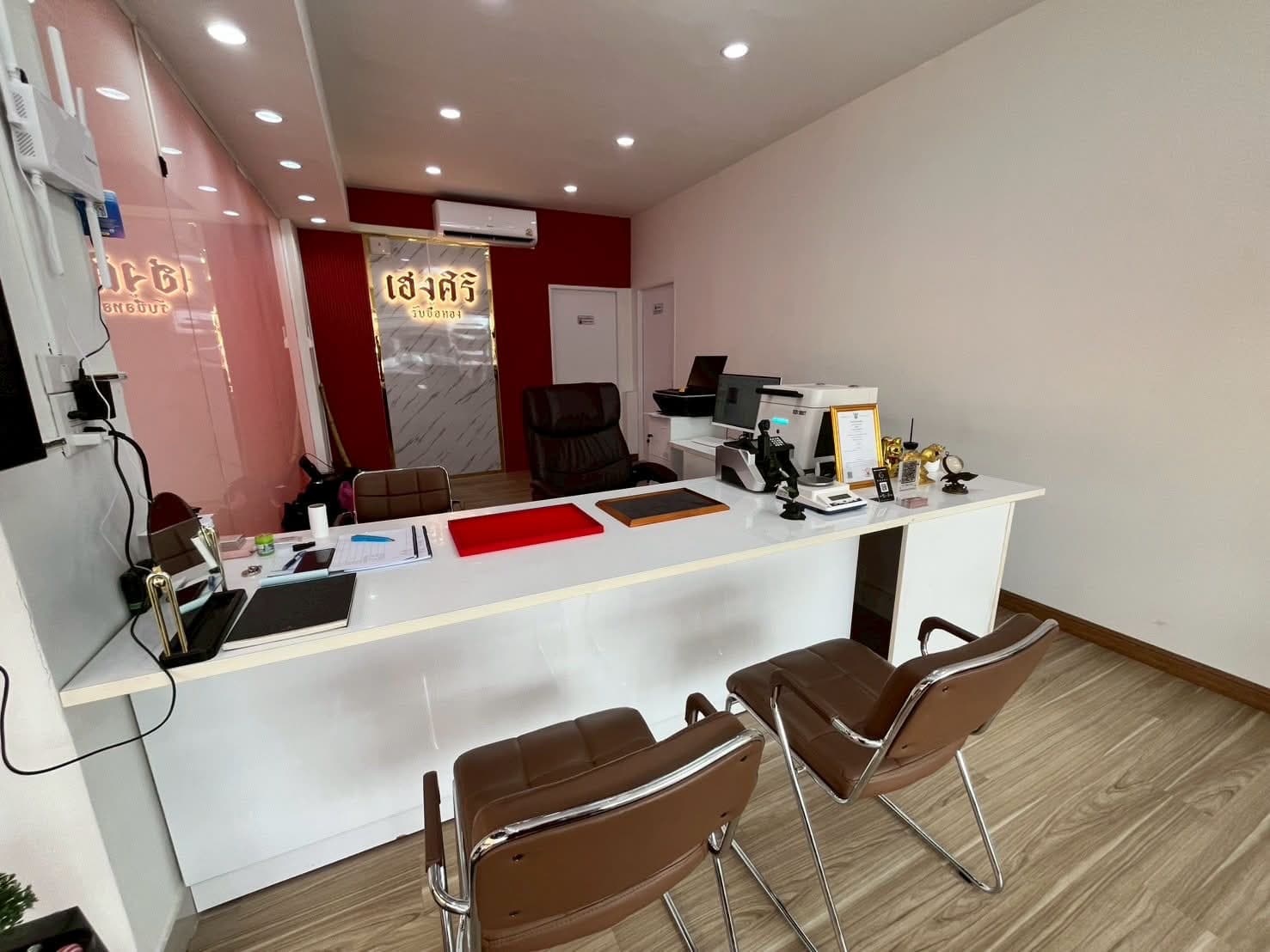 บรรยากาศร้านเฮงศิริ รับหลอมทอง รับซื้อทอง สาขาป่าตอง ภูเก็ต 1